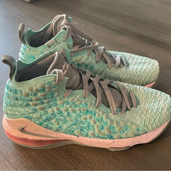 Nike Kids LeBron 17 GS “South Beach” sneakers - size 5.5 - Picture 3 of 6